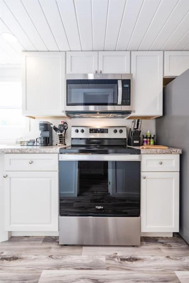 Luxury Tiny House Mins To Lake, Downtown Boat Parking